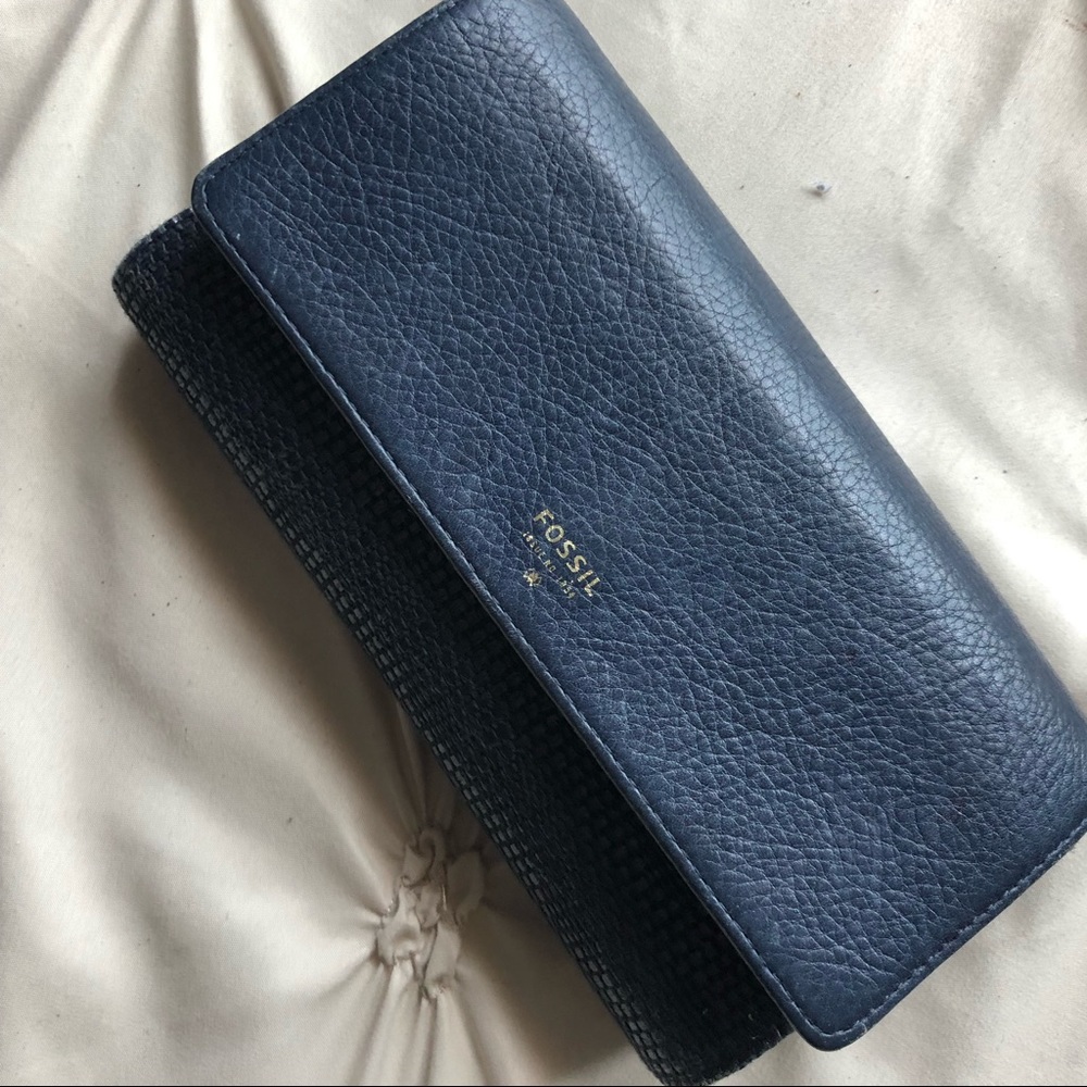 Fossil Dark Blue Pebbled Leather Clutch Wallet